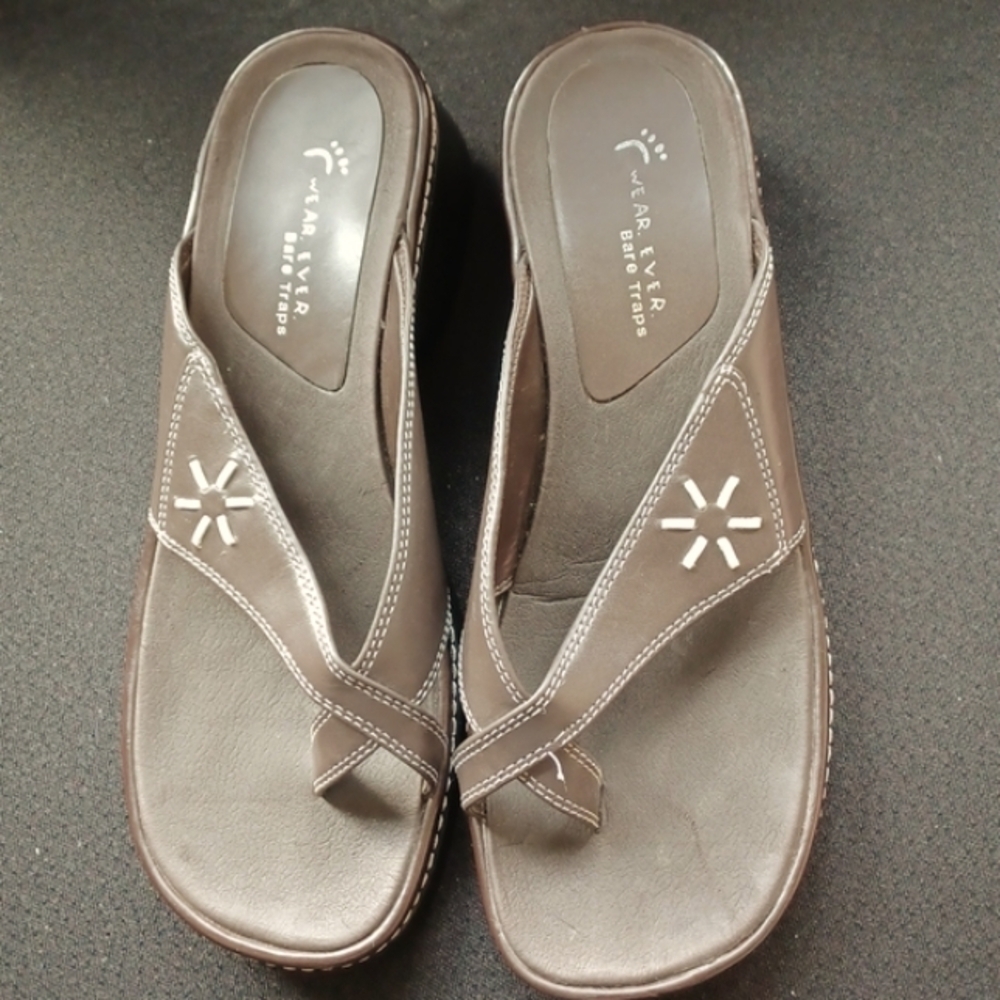 Wear Ever Bare Traps Womens 6.5M Brown Flat Comfort Sandals, flower